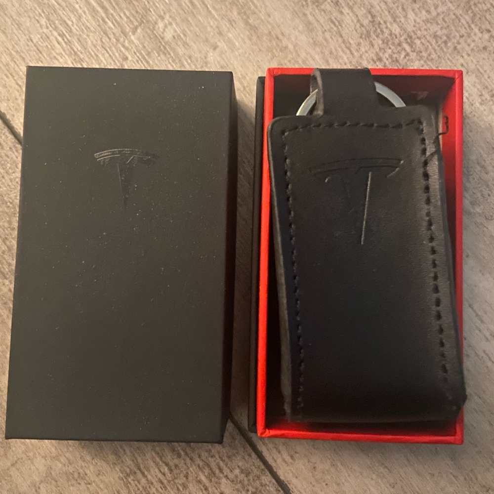 Key Fob Holder For Tesla Model S - Picture 1 of 2